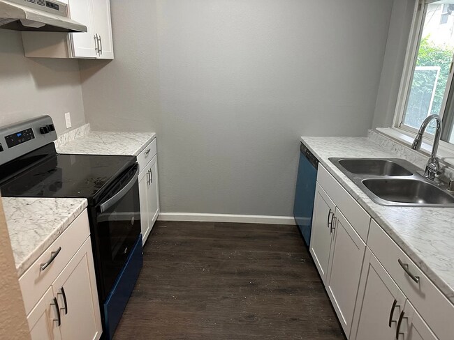 Foto del edificio - 2431 Toledo St