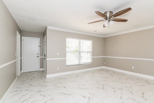 Building Photo - 206 Loch Low Dr