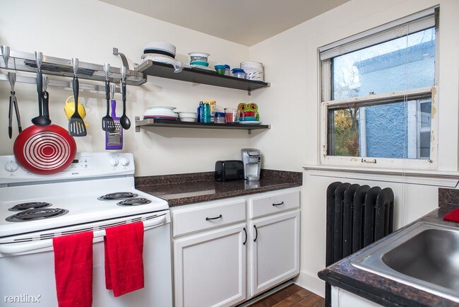 Building Photo - 2 br, 1 bath 4plex - 820 McKinley Ave