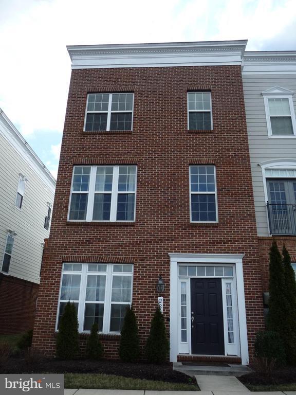 Building Photo - 2211 Fleeter Pl