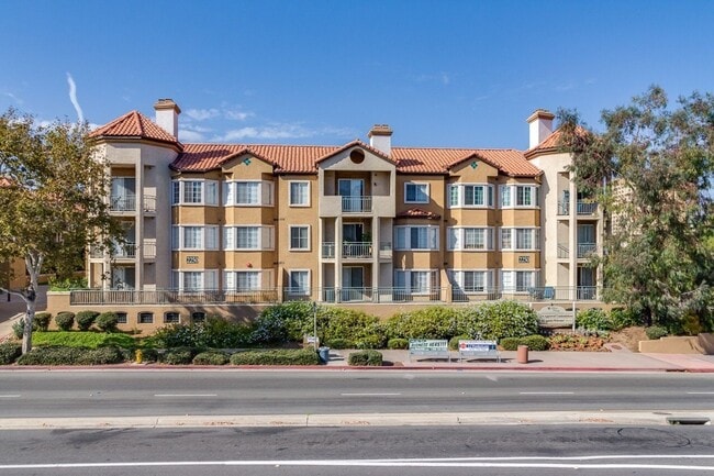 Foto del edificio - Spacious Remodeled Condo at River Colony C...