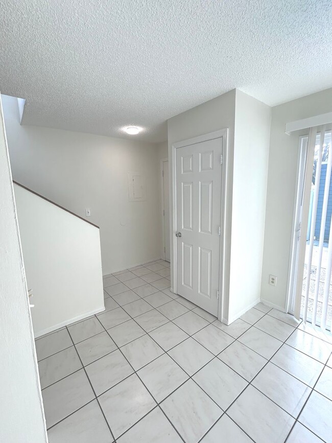 Building Photo - Two story 2 bed 1.5 bath home with brand n...