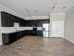 Building Photo - 7486 Woo St