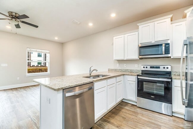 Foto del edificio - 1528 Farragut Way