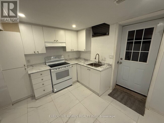 Building Photo - 6728 Lisgar Dr