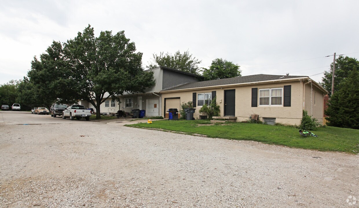 Building Photo - 1012-1020 W Virginia Ln