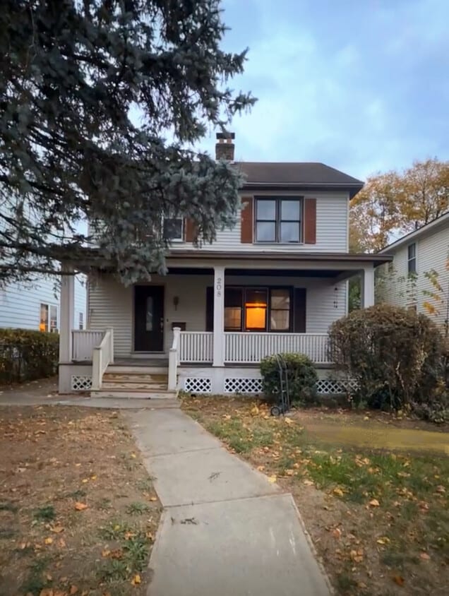 Primary Photo - 208 5th Ave