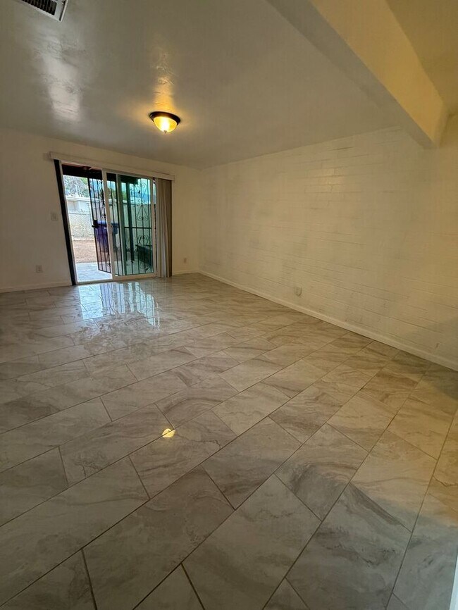 Building Photo - Townhome For Rent