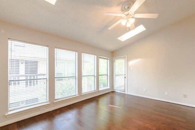Foto del edificio - 2277 S Kirkwood Rd