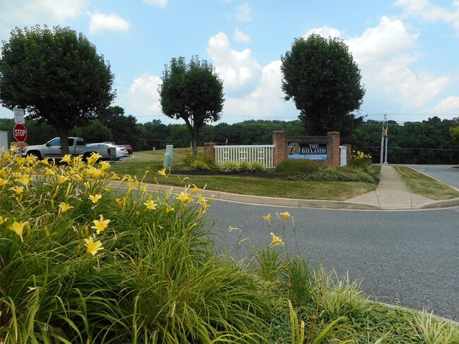 Building Photo - 104 Bayland Dr