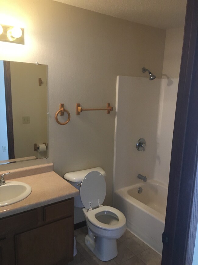 Bathroom - 337 14th Ave SE