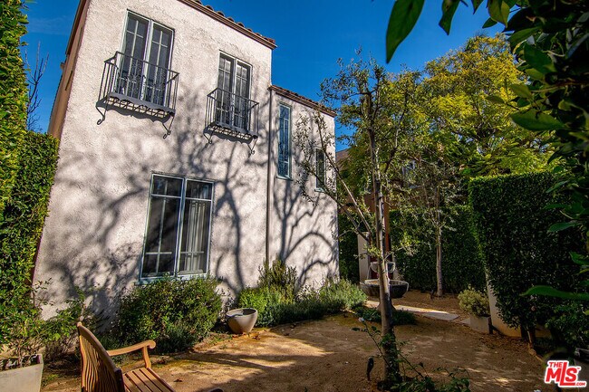 Foto del edificio - 6217 W 6th St