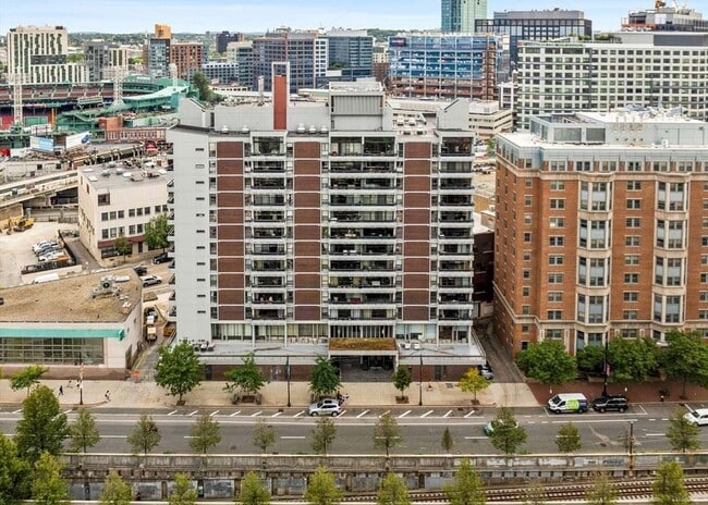 Building Photo - 566 Commonwealth Ave