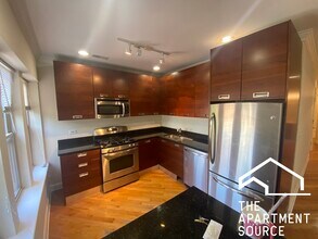 Building Photo - 6947 N Oakley Ave