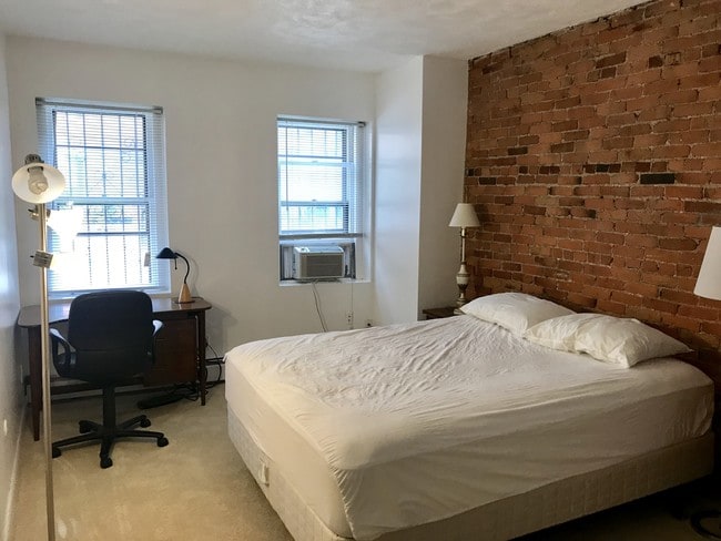 Building Photo - 8 Follen St