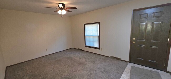 Foto del edificio - 2 Bedroom House! Yard Care Included!  $895!