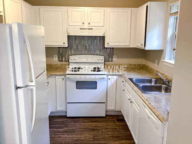 Building Photo - 5695 Meadow Ln