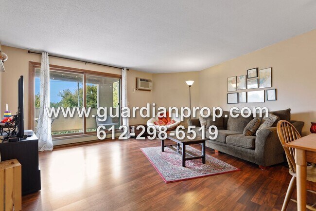 Foto del edificio - Top Floor Condo Available September 1 in H...