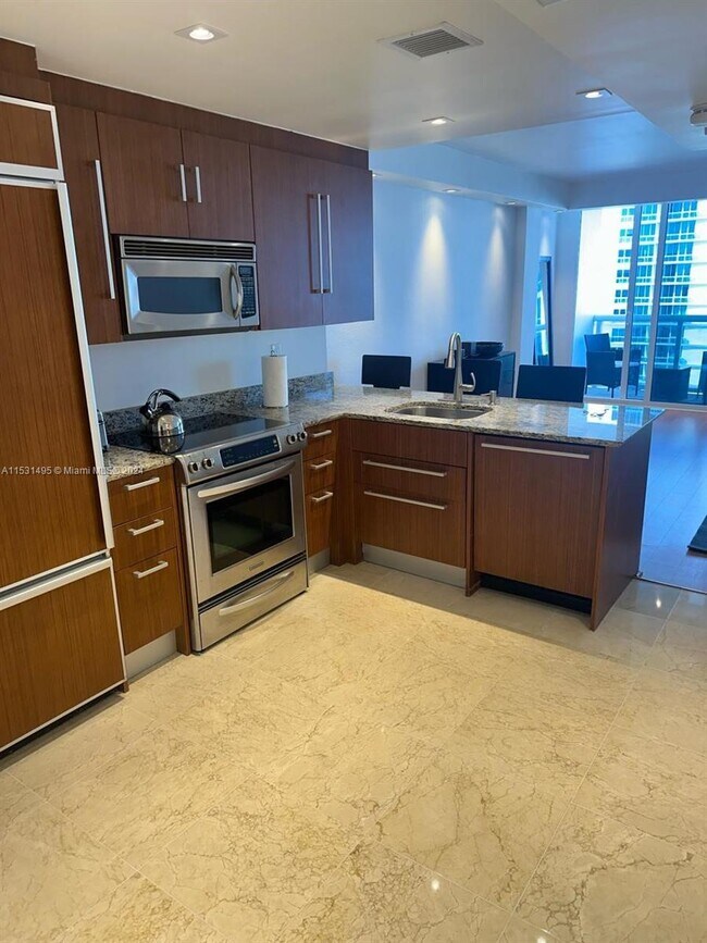 Foto del edificio - 10275 Collins Ave