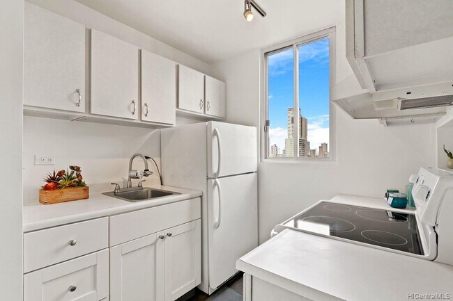 Building Photo - 2740 Kuilei St
