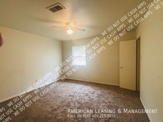 Foto del edificio - 4675 Collier St