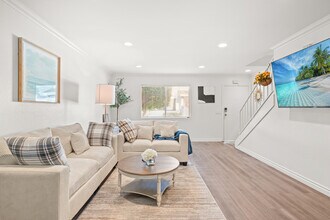 Building Photo - 734 Claraday St