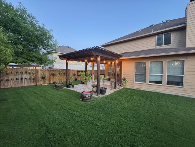 Building Photo - 105 Sage Canyon