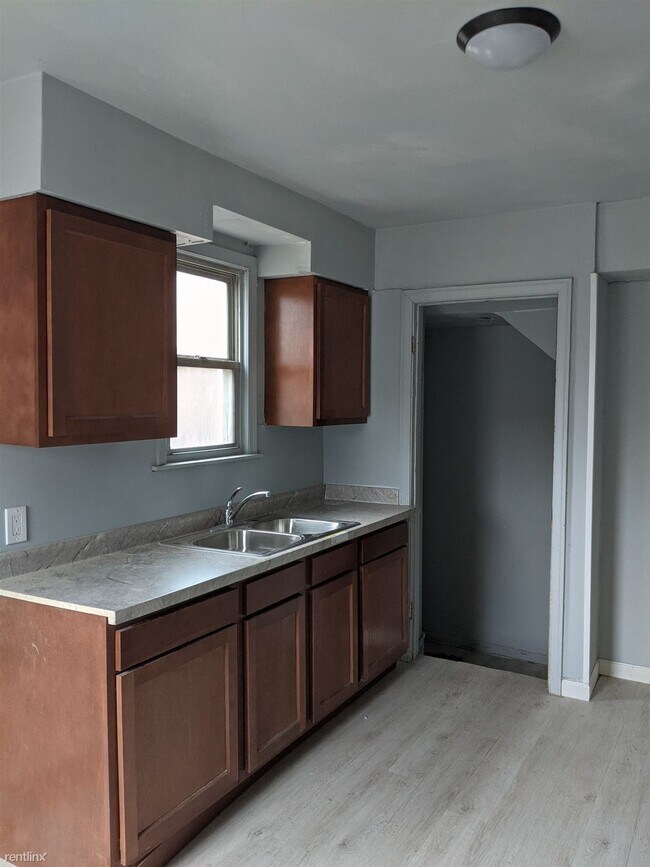 Foto del edificio - 3 br, 1.5 bath House - 18492 Beland St