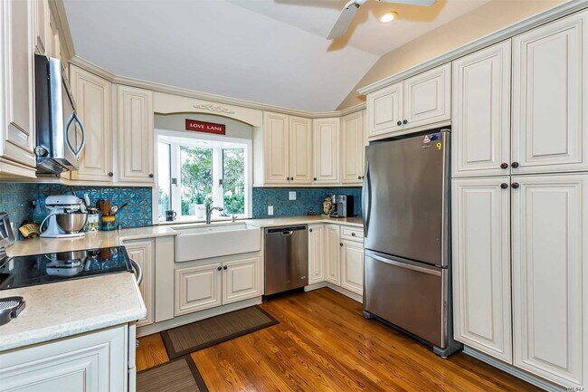 Foto del edificio - 4170 Peconic Bay Blvd