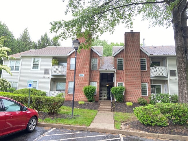 Building Photo - 304 Diamond Dr
