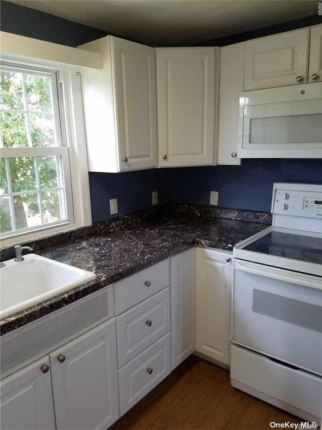 24 Linhurst Pl, Rockville Centre, NY 11570 Room for Rent in Rockville