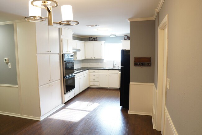 Building Photo - 2205 Vail Ct