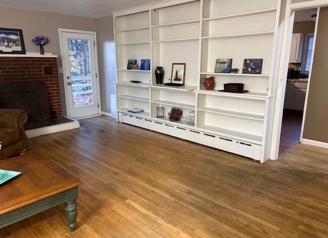 Building Photo - 233 Roosevelt Ave