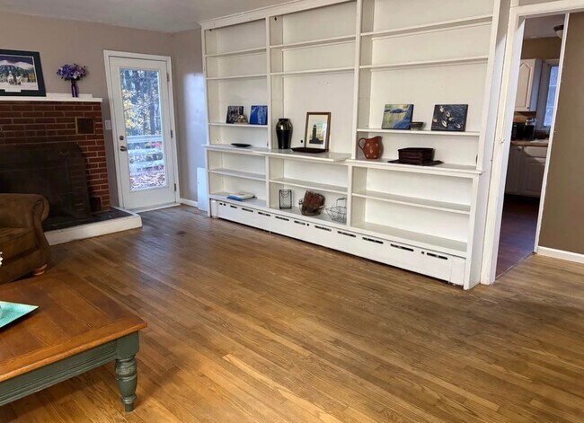 Foto del edificio - 233 Roosevelt Ave