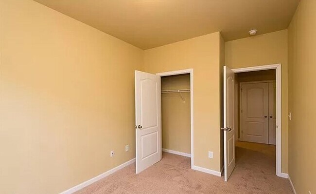 Building Photo - 3 Bedroom Townhome in Lithonia!
