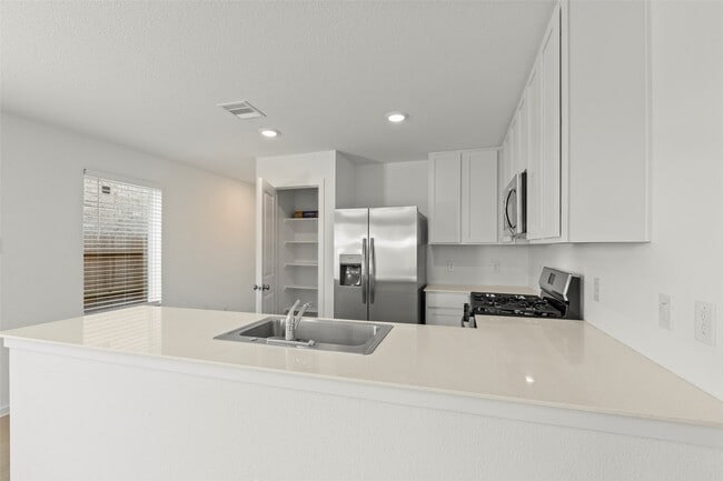 Building Photo - 16854 Great Highlands Dr