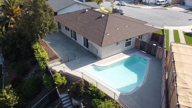 Building Photo - 80 N Lucas Ct