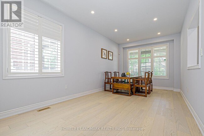 Photo du bâtiment - 9 Longwood Ave