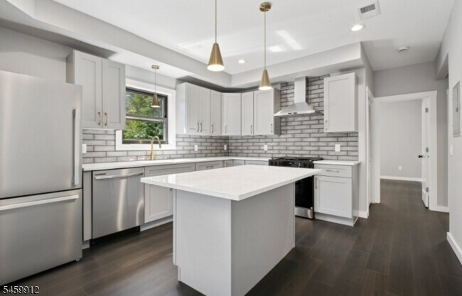 Foto del edificio - 142 Maple Ave