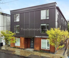 Building Photo - 424 NE Jessup St