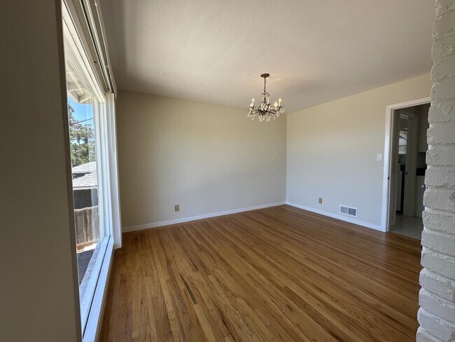 Building Photo - 346 Rolling Hills Ave