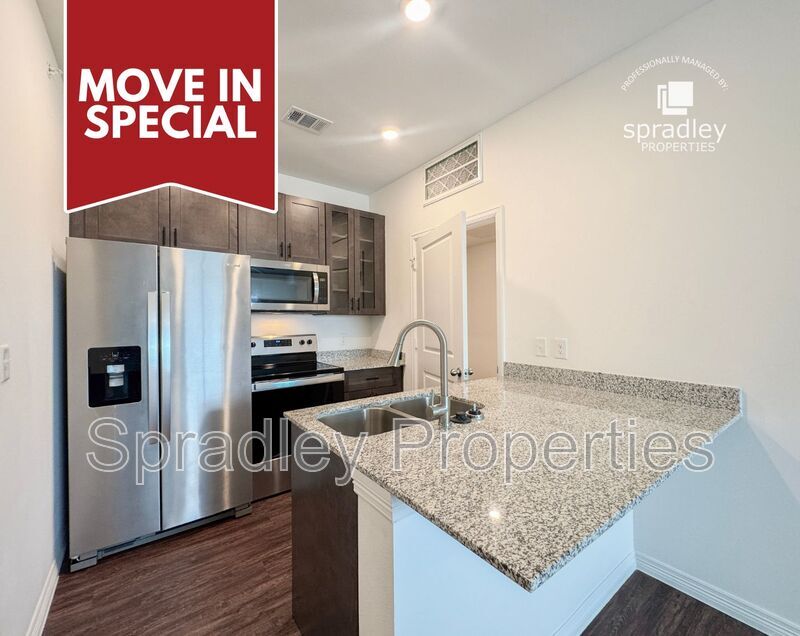 Foto principal - 1124 W Ave O