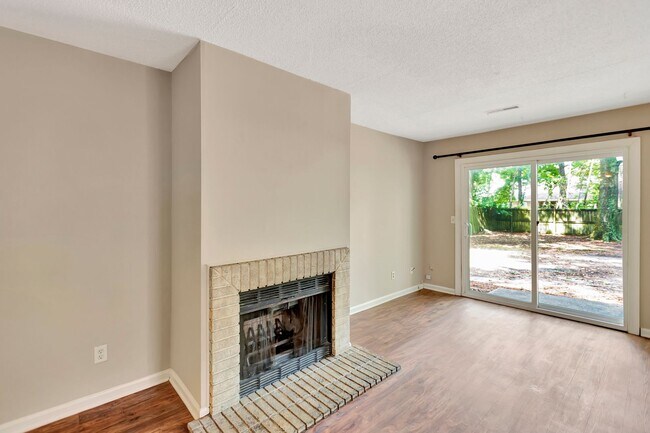 Foto del edificio - Charming 3BR/2B Duplex in Gadsden Acres – ...