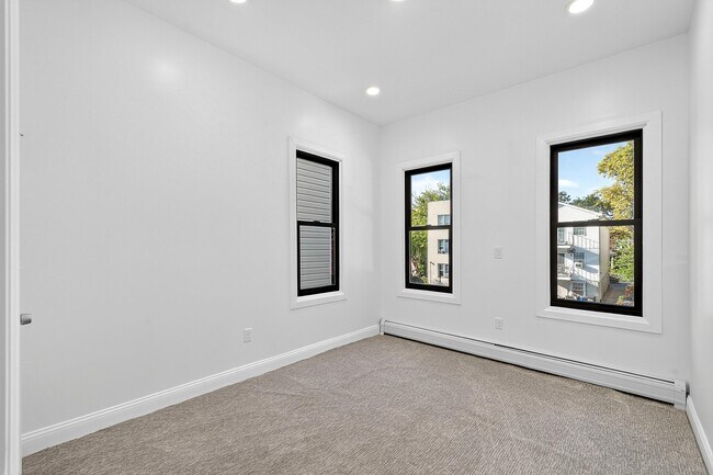 Foto del edificio - 17 Fulton Ave