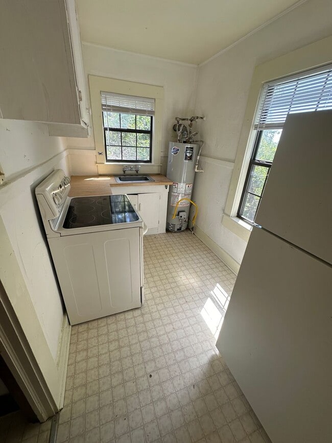 Photo - 1 bedroom, 1 bath in Midtown. Available July 1st! House