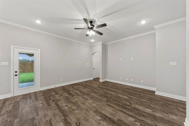 Building Photo - 1301 Brad Kellar Dr