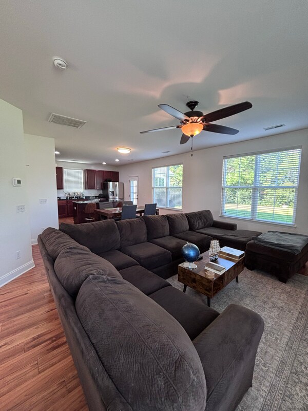 Foto del edificio - 520 Crossland Dr