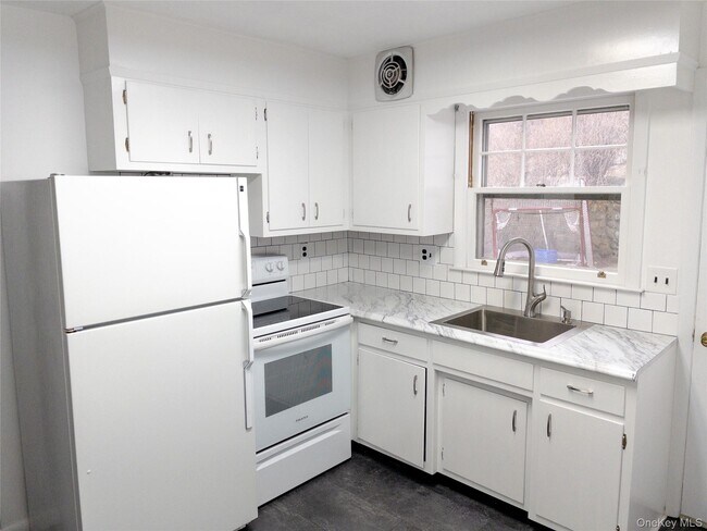 Foto del edificio - 122 Titicus Rd