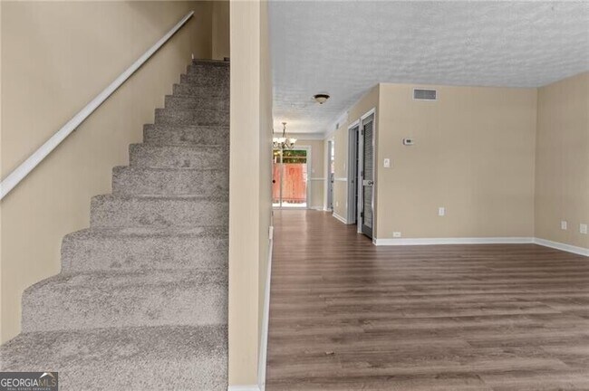 Building Photo - 392 Northdale Ct