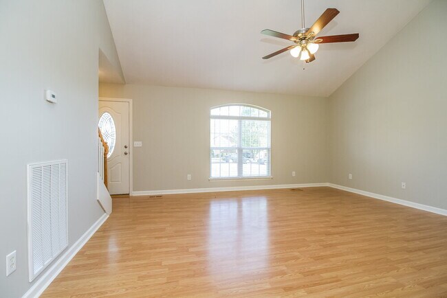 Building Photo - 128 Louann Ln